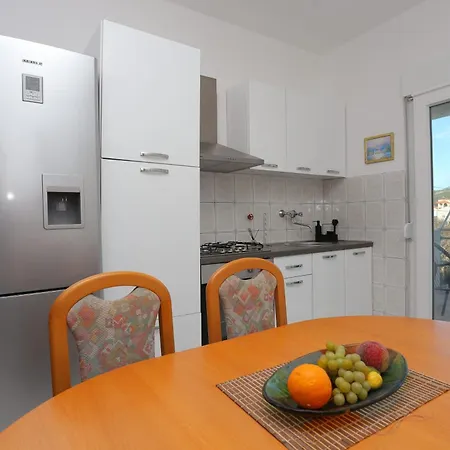 Διαμέρισμα With Parking Space Marina, Trogir - 1093