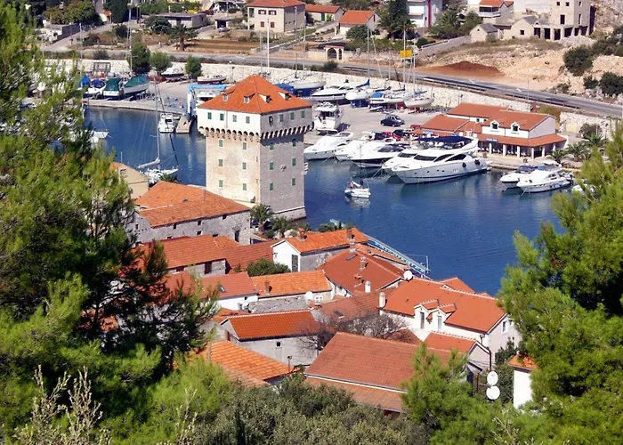 アパート With Parking Space Marina, Trogir - 1093 マリナ