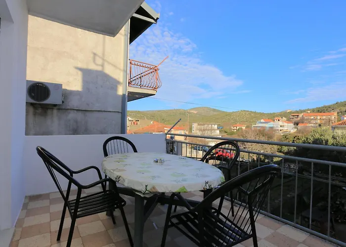 アパート With Parking Space Marina, Trogir - 1093 *